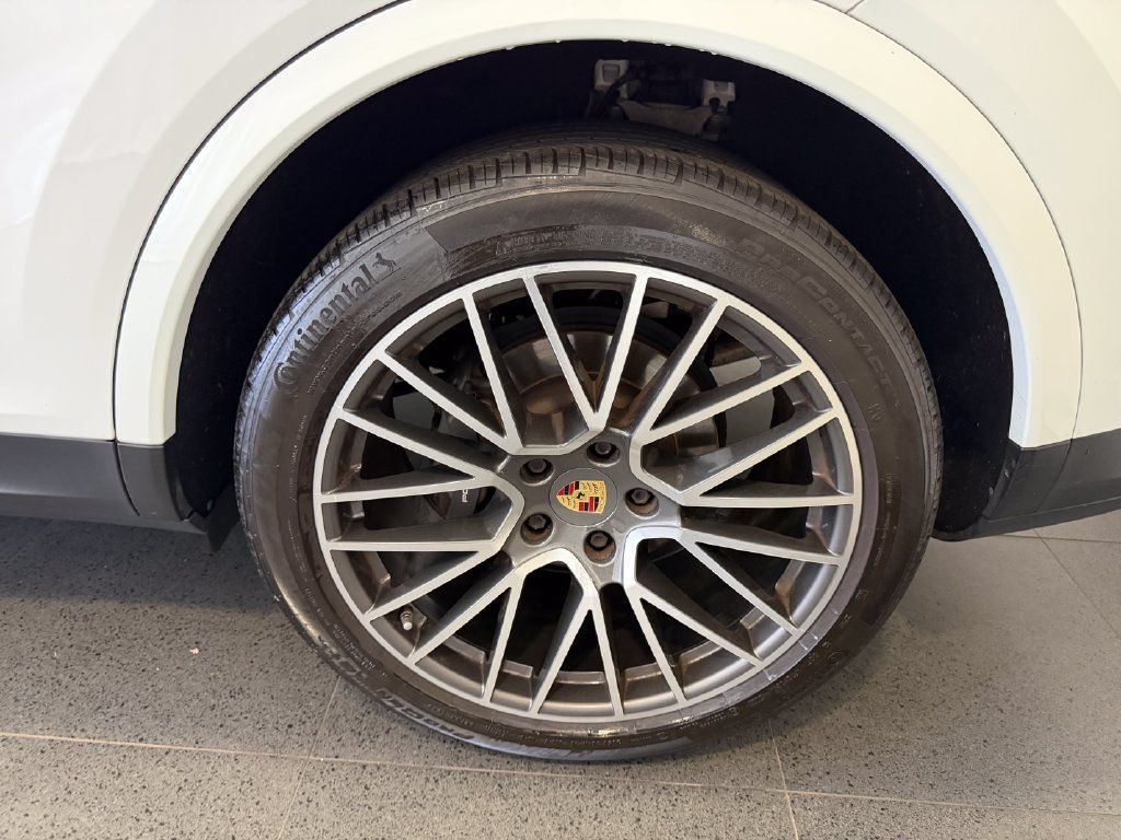 Certified 2022 Porsche Cayenne Platinum Edition AWD/4WD image 11