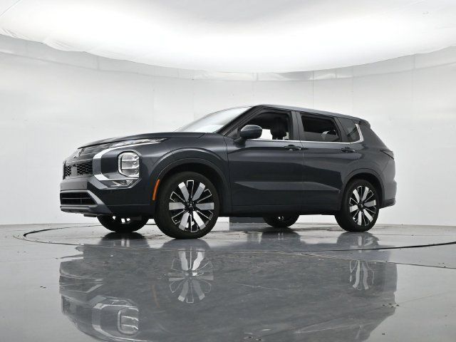 Used 2025 Mitsubishi Outlander SE FWD image 38