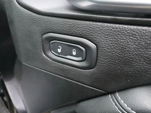 Used 2023 Jeep Gladiator Overland image 22