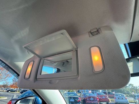 Used 2011 Cadillac SRX Luxury image 22