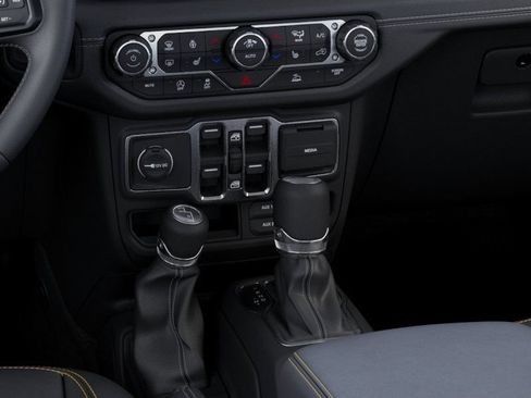 Used 2025 Jeep Gladiator Sport w/ Premium Package AWD/4WD image 24