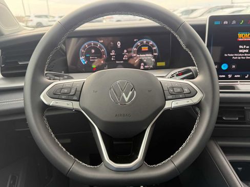 New 2026 Volkswagen Tiguan SE image 8