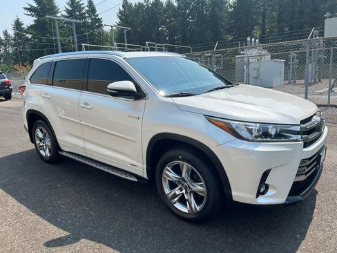 Used 2019 Toyota Highlander Limited AWD/4WD image 3