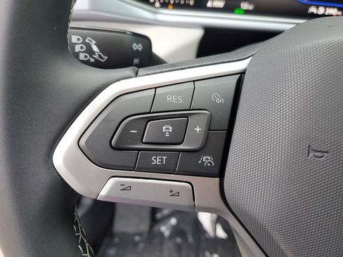 New 2026 Volkswagen Taos SE image 21