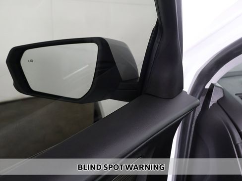 Used 2022 GMC Terrain SLE w/ Driver Convenience Package image 4