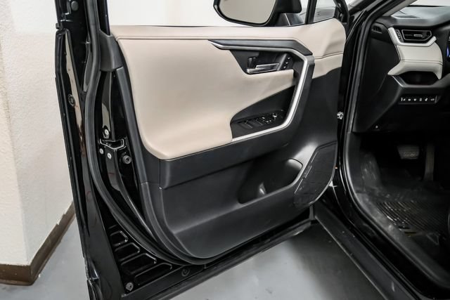 Used 2020 Toyota RAV4 Limited AWD/4WD image 38