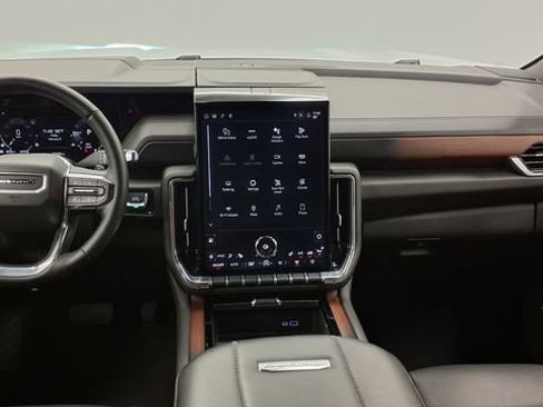 Used 2025 GMC Yukon XL Denali image 26