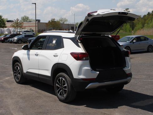 Used 2025 Chevrolet TrailBlazer LT AWD/4WD image 7