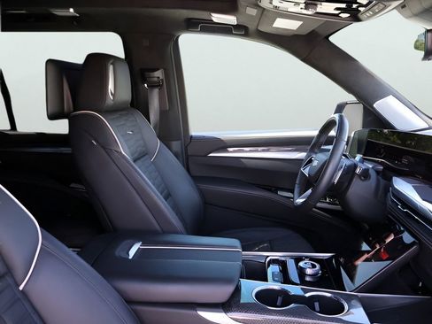 Used 2025 Cadillac Escalade V AWD/4WD image 10