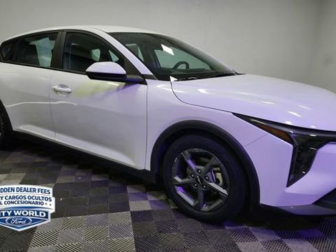 Used 2025 Kia K4 FWD image 8