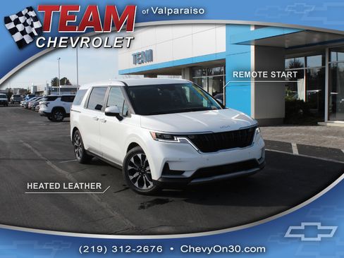 Used 2024 Kia Carnival EX image 1