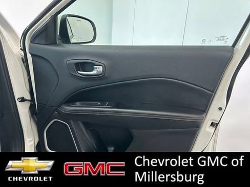 Used 2019 Jeep Compass Latitude w/ Cold Weather Group AWD/4WD image 21