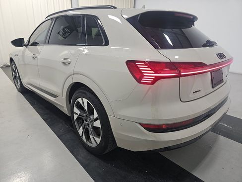 Used 2021 Audi e-tron Premium w/ Convenience Plus Package AWD/4WD image 4
