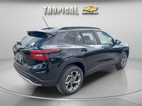 New 2026 Chevrolet Trax LT w/ Driver Confidence Package image 5