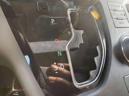 Used 2017 Toyota Sienna XLE image 32