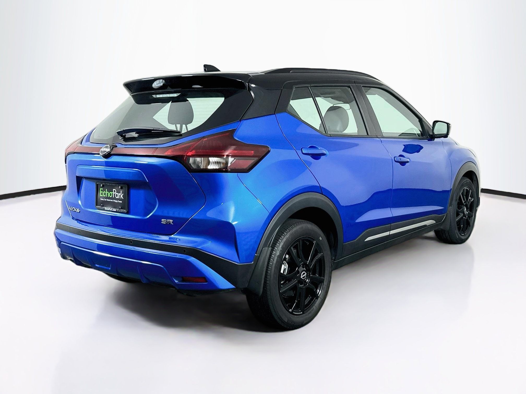 Used 2024 Nissan Kicks SR w/ SR Premium Package FWD image 9
