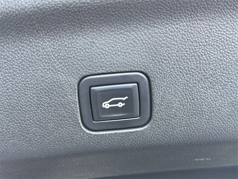 Certified 2022 Cadillac Escalade Sport image 19