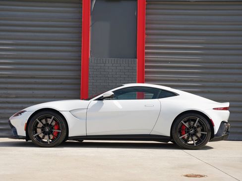Used 2020 Aston Martin V8 Vantage Coupe image 11