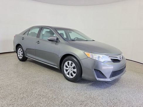 Used 2014 Toyota Camry LE image 4
