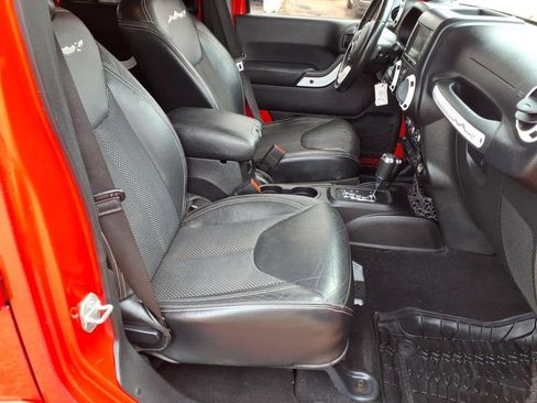 Used 2015 Jeep Wrangler Unlimited Sahara image 12