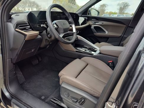 Certified 2025 Audi Q5 Premium Plus w/ Premium Plus image 2