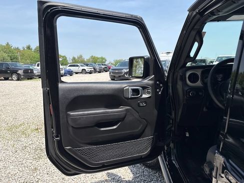 Used 2024 Jeep Gladiator Overland AWD/4WD image 18