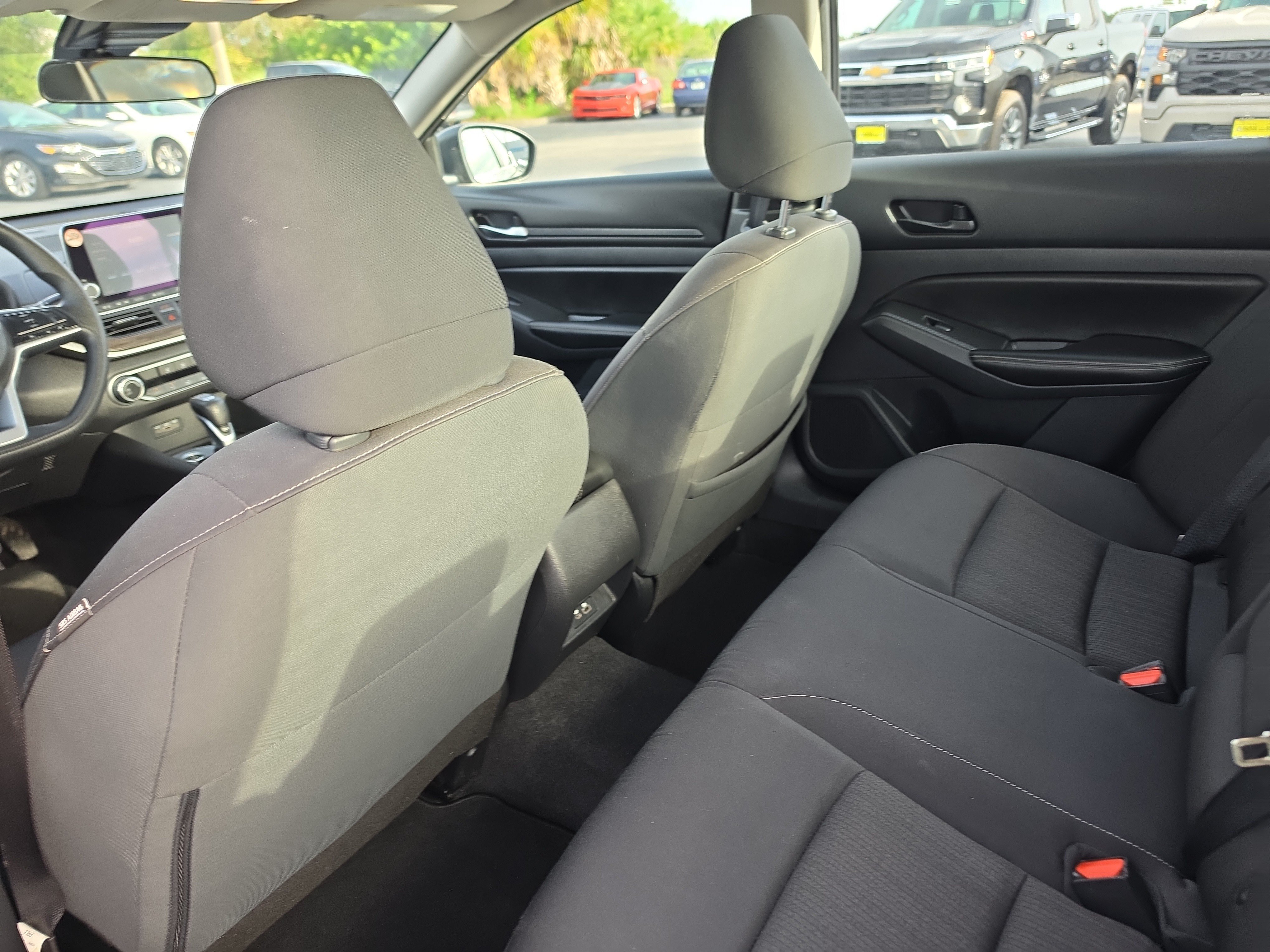 Used 2025 Nissan Altima 2.5 SV FWD image 10