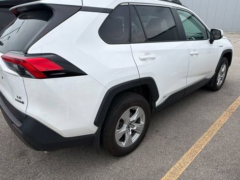 Used 2020 Toyota RAV4 LE w/ Carpet Mat Package AWD/4WD image 4