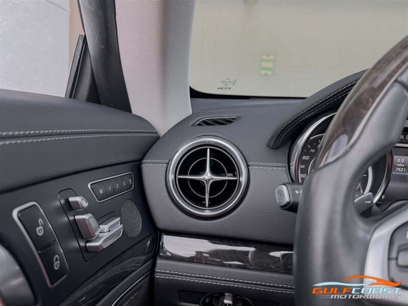 Used 2019 Mercedes-Benz SL 550 w/ Driver Assistance Package image 19
