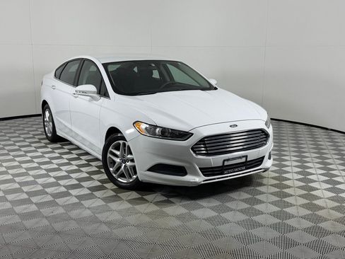 Used 2013 Ford Fusion SE FWD image 2