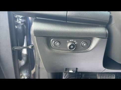 Used 2018 Buick Regal Essence FWD image 16