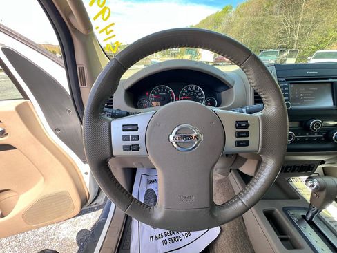Used 2014 Nissan Frontier SL w/ SL Moonroof Package AWD/4WD image 10