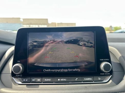 Certified 2025 Nissan Rogue SV FWD image 22