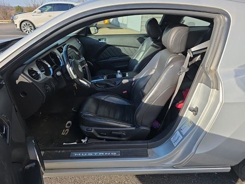 Used 2013 Ford Mustang GT Premium image 6