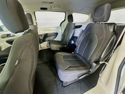 Used 2023 Chrysler Voyager LX FWD image 31