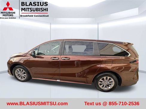 Used 2022 Toyota Sienna XLE AWD/4WD image 13