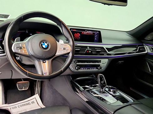 Used 2022 BMW 750i xDrive w/ Executive Package AWD/4WD image 13