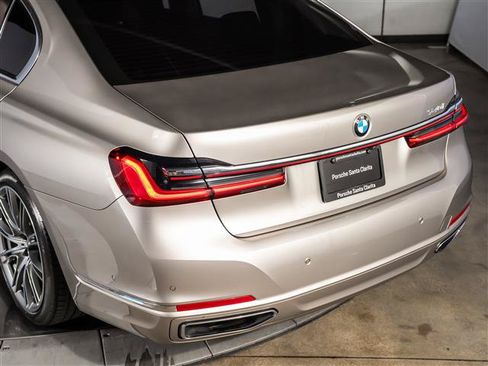 Used 2021 BMW 740i w/ Premium Package RWD image 29