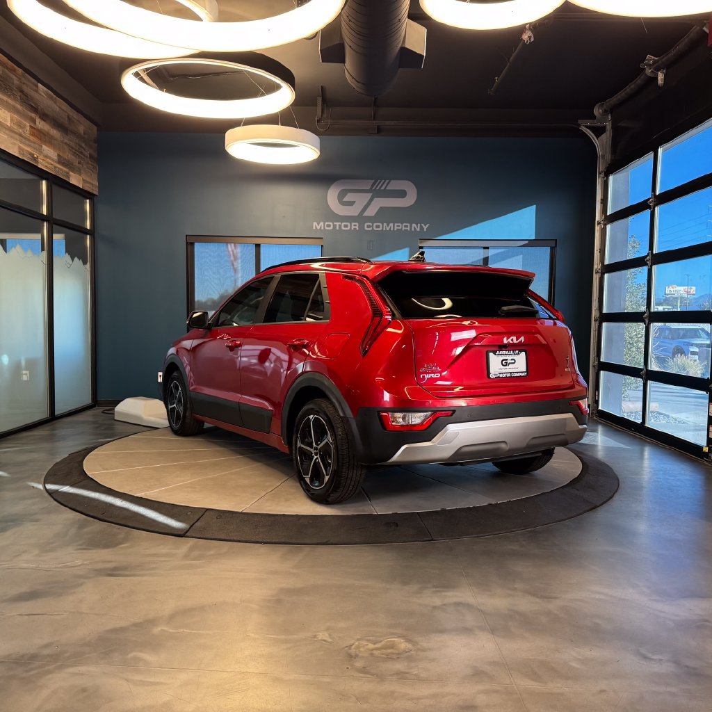 Used 2024 Kia Niro EX FWD image 5