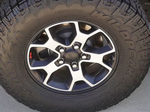 Used 2022 Jeep Wrangler Unlimited Rubicon AWD/4WD image 11