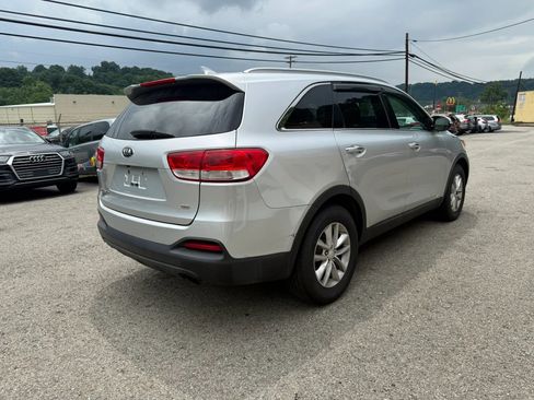 Used 2016 Kia Sorento AWD w/ LX Convenience Package image 6