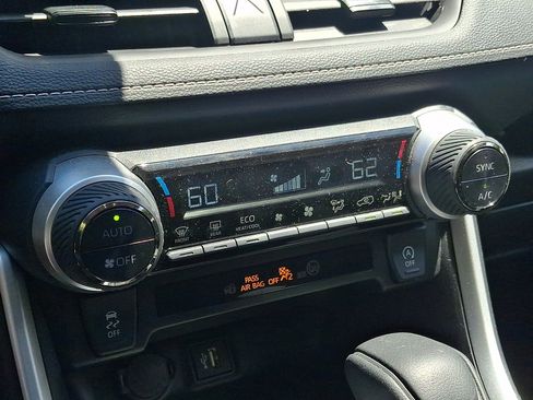 Used 2025 Toyota RAV4 XLE AWD/4WD image 16
