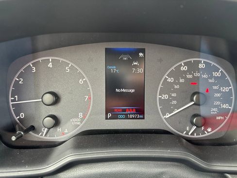 Used 2025 Toyota Corolla Cross LE AWD/4WD image 15