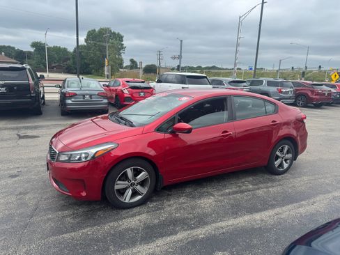 Used 2018 Kia Forte S FWD image 2