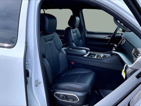 New 2026 Jeep Grand Wagoneer L Limited AWD/4WD image 14