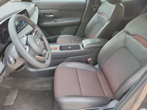 Used 2025 Nissan Kicks SR FWD image 9