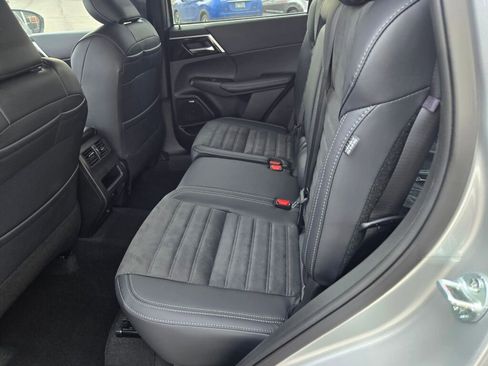 New 2026 Mitsubishi Outlander SE AWD/4WD image 12