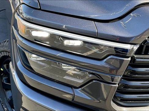 New 2026 RAM 2500 Laramie AWD/4WD image 11