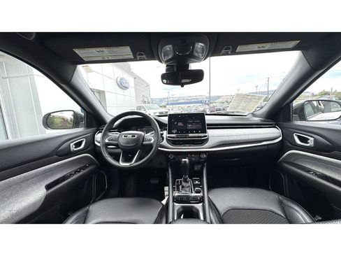 Used 2024 Jeep Compass Latitude image 12