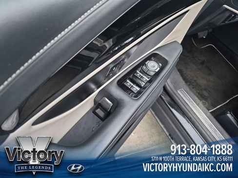 Used 2024 Lincoln Nautilus Reserve AWD/4WD image 13